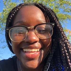 Meet your Posher, Dominique